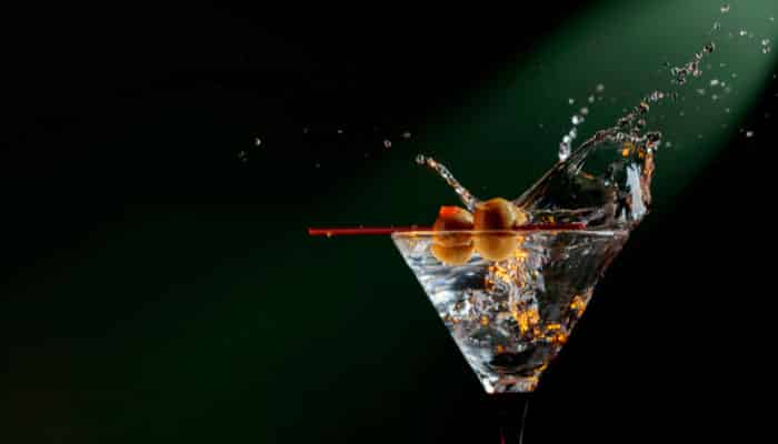 Você está visualizando atualmente Dry Martini, Um Ícone de Glamour e Sofisticação!