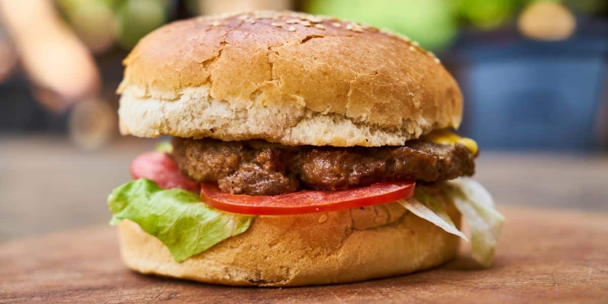 Leia mais sobre o artigo Receita de carne de hambúrguer caseiro bem suculento e delicioso fácil de fazer
