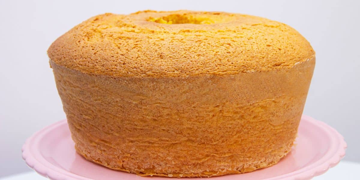 Você está visualizando atualmente Bolo de cenoura sem açúcar com sabor da fazenda uma delícia para o café da manhã