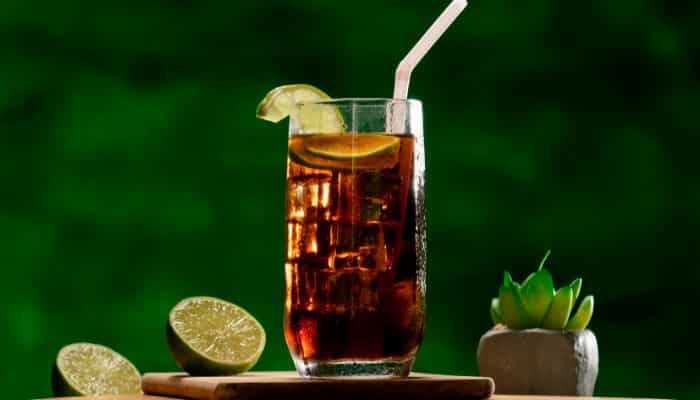 Leia mais sobre o artigo Cuba Libre Recita Original do Famoso Drink Cubano. Perfeita para o Verão!
