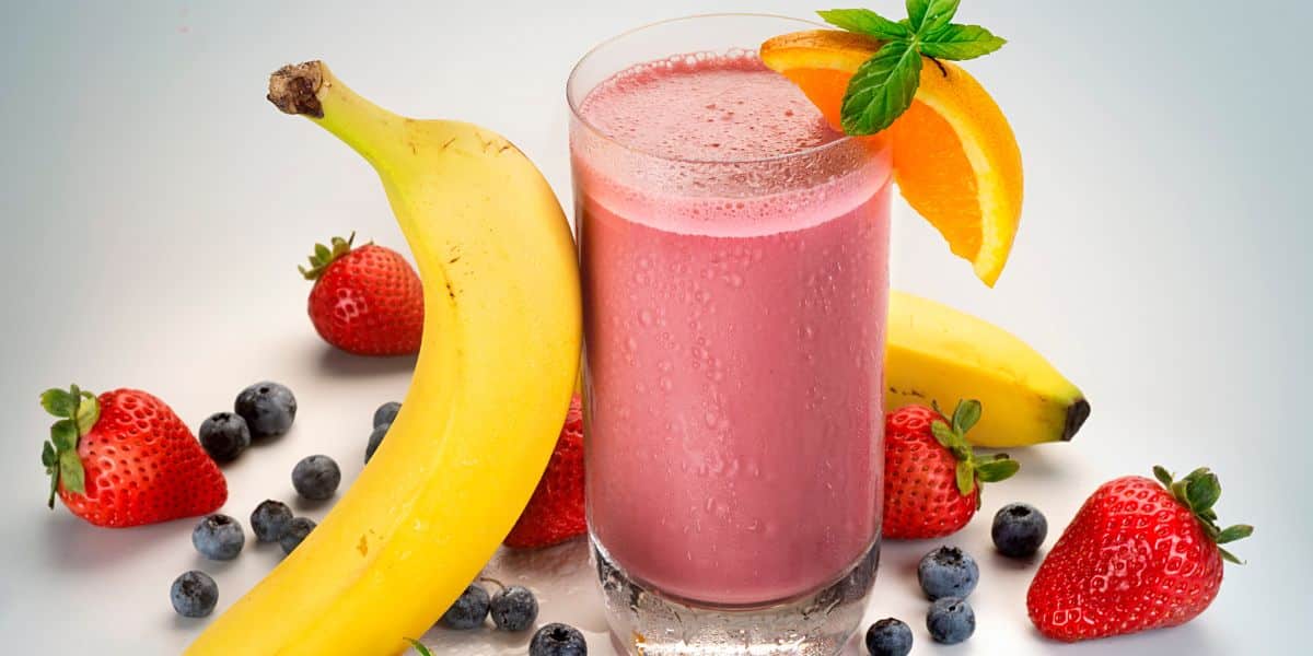 Leia mais sobre o artigo Smoothie de frutas vermelhas congeladas bem cremoso e saboroso é só bater e beber