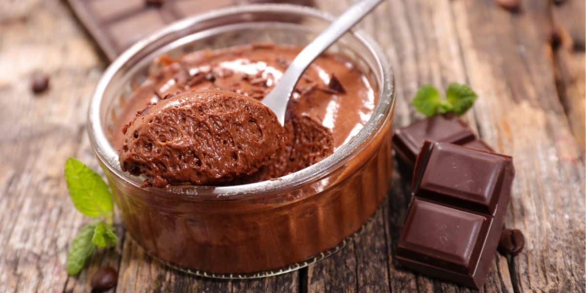 Mousse de chocolate sem gelatina uma sobremesa deliciosa cremosa e muito fácil