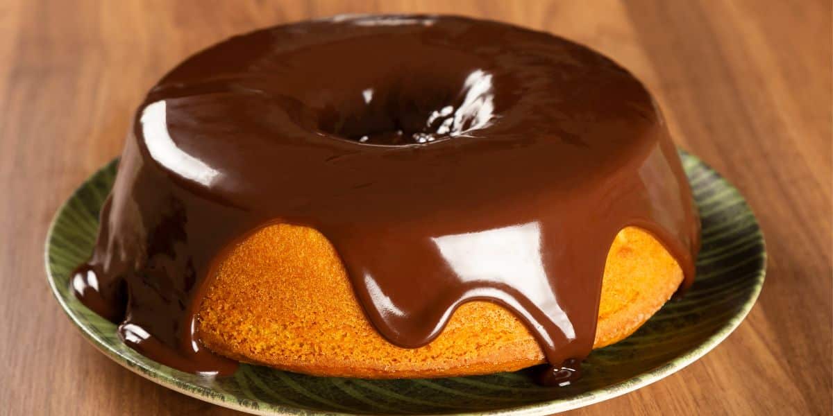 bolo simples de cenoura que desmancha na boca delicioso e muito facil de fazer