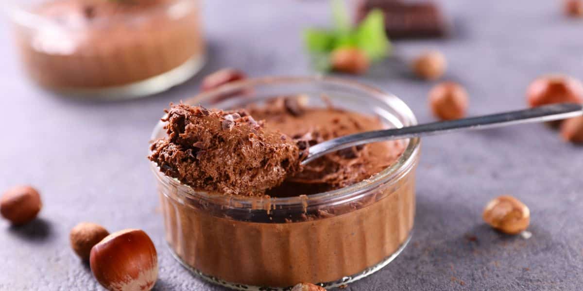Você está visualizando atualmente Mousse de chocolate sem creme de leite sobremesa ideal e saborosa para toda família